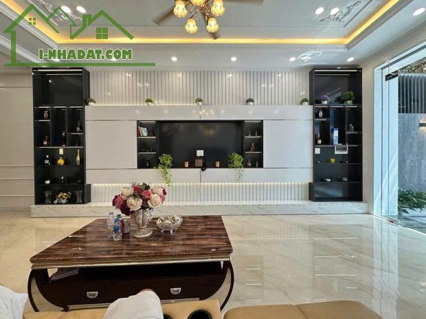 Bán nhà mặt đường Hai Bà Trưng - Cát Dài 70m2 - giá tốt - 2