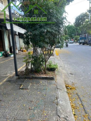 Nhà 3 tầng kiên cố – lô góc cực đẹp - 3