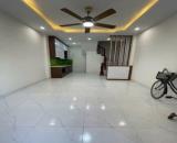 Bán nhà Đông La, 32m², ô tô đỗ cửa, vị trí đẹp, giá đầu tư chỉ 4,75 tỷ