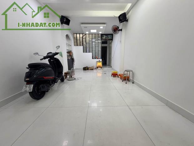 [L2479] Nhà 4 tầng hẻm xe hơi sát ĐH Văn Lang, 12.x tỷ