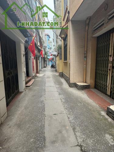 BÁN GẤP ĐẤT KIM GIANG NGÕ RỘNG RÃI GIÁ 100TR/M2. LH 0379283456