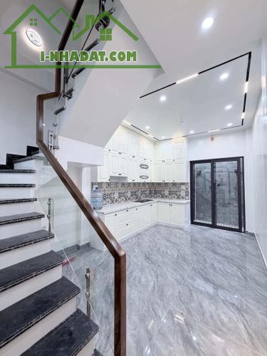 Bán Nhà Hàng Kênh Thông ra Lạch Tray cách 200m ra đường Lớn