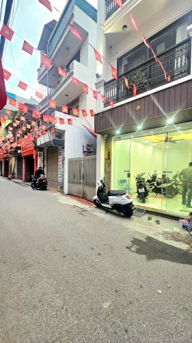 3 MẶT THOÁNG, Bán nhà Nguyễn Chính Hoàng Mai, 50m2, 5T, MT 3.9m, giá 15.9 tỷ, ô tô vào nhà