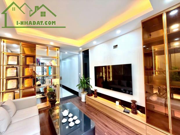 3 MẶT THOÁNG, Bán nhà Nguyễn Chính Hoàng Mai, 50m2, 5T, MT 3.9m, giá 15.9 tỷ, ô tô vào nhà - 1