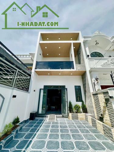 NHÀ CÓ SÂN Ô TÔ 7 Chỗ. Cách Quảng Trường Mỹ Tho Chỉ 5 phút. 4 P.ngủ chưa đến 2,5 tỷ.