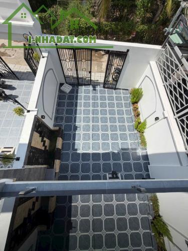 NHÀ CÓ SÂN Ô TÔ 7 Chỗ. Cách Quảng Trường Mỹ Tho Chỉ 5 phút. 4 P.ngủ chưa đến 2,5 tỷ. - 1