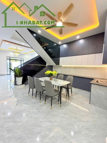 NHÀ CÓ SÂN Ô TÔ 7 Chỗ. Cách Quảng Trường Mỹ Tho Chỉ 5 phút. 4 P.ngủ chưa đến 2,5 tỷ. - 4