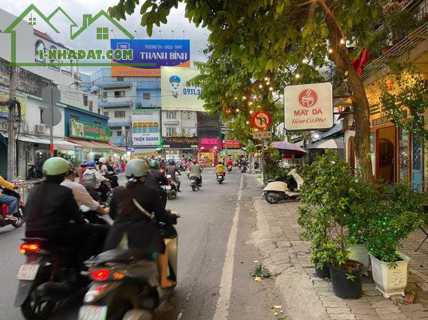 CHỐT NHANH QUÁN CAFE ĐẸP LẮM, DT Ngang 18m x 9m , Ngay sát Ngã tư đèn xanh đèn đỏ, SANG - 1