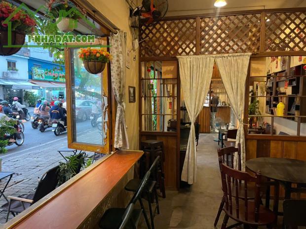 CHỐT NHANH QUÁN CAFE ĐẸP LẮM, DT Ngang 18m x 9m , Ngay sát Ngã tư đèn xanh đèn đỏ, SANG - 2