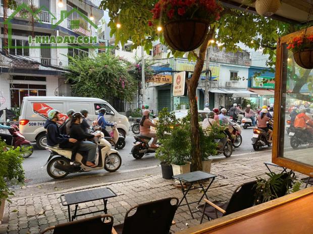 CHỐT NHANH QUÁN CAFE ĐẸP LẮM, DT Ngang 18m x 9m , Ngay sát Ngã tư đèn xanh đèn đỏ, SANG - 3