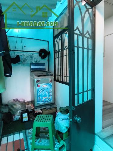 ► K Hoàng Diệu gần Nguyễn Hoàng, 33m2, 2 tầng sạch đẹp, 2PN 2WC, sổ hoàn công, 2.x tỷ - 3