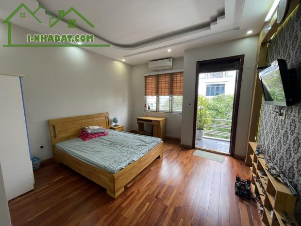 Cho thuê nguyên căn sân cổng Văn Cao, DT: 90m2, 3 p.ngủ khép kín - 2