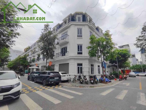 Bán nhà lô góc khu Việt Pháp, 4 tầng xây thô, đã hoàn thiện mặt ngoài.