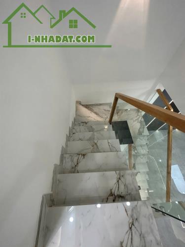 Nhà rộng, hẻm kinh doanh 8m, đối diện C/c Celadon, 6.2 tỷ - 2