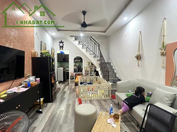 # K Hoàng Diệu, 33m2, 2 tầng sạch đẹp, 2PN 2WC, sổ hoàn công, 2.x tỷ vừa