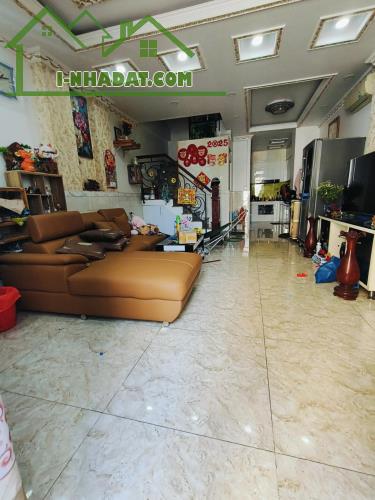 MẶT TIỀN ĐƯỜNG NỘI BỘ BÙI MINH TRỰC Q8 - NGANG 4.5M - 4 TẦNG - TẶNG NỘI THẤT - NHỈNH 9 TỶ - 2