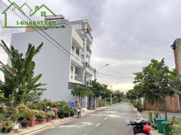 Bán Đất 85m2, Ngã Ba Long Thuận - Long Phước. Giá Chỉ 5 Tỷ - 1