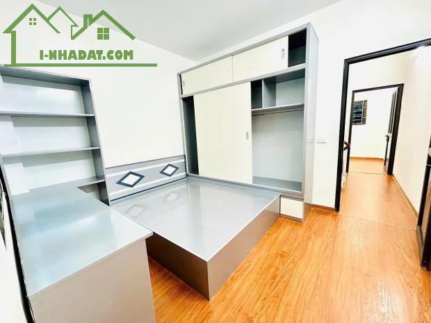 Bán nhà ngõ 169 đường hoàng mai 4 tầng long lanh 2 thoáng 40M ô tô tránh
