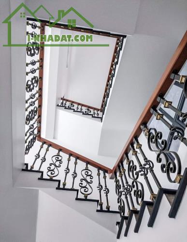 Cho thuê nhà, Chùa Láng, Nguyễn Chí Thanh, Đống Đa, 240m2x 3T -38 tr - 1