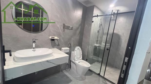 Cho thuê nhà, Chùa Láng, Nguyễn Chí Thanh, Đống Đa, 240m2x 3T -38 tr - 2