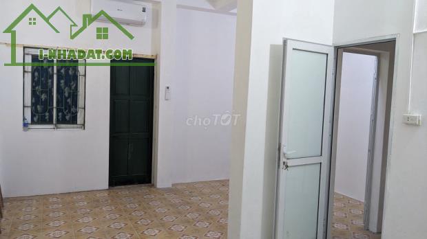 Cho thuê nhà riêng 30m2x 3 tầng tại ngõ 1194 Đường Láng.