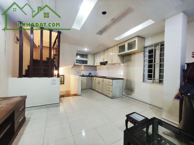 CHO THUÊ NHÀ DỐC TAM ĐA, HOÀNG HOA THÁM, BA ĐÌNH, 10M RA PHỐ, GẦN HỒ TÂY