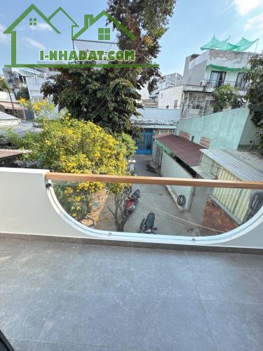 Nhà Bình Thạnh ngay Bùi Đình Túy, diện tích (5.1x14), trước sân nhà rộng rãi, chỉ 7 tỷ