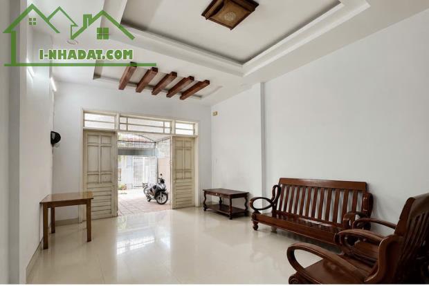 ► Kiệt Ô tô 6m thẳng thông Trưng Nữ Vương 117m2, 3 tầng đúc, sân rộng trước-sau, ~60tr/m2
