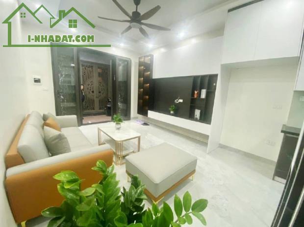 Trung tâm Hai bà trưng - Lô góc - 30m x 5 tầng - Giá 8,3 tỷ - Ngõ thông - full nội thất.