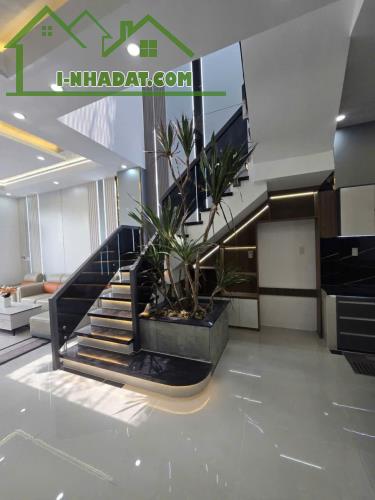 Bán Villa sân vườn kế chợ Long Thượng dt 198m2 , 1 lầu , 3pn,3wc giá 4,6 tỷ - 4
