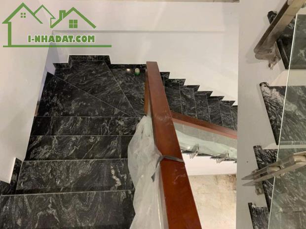Cho thuê nhà căn góc, 93m2_ 4T; Nguyễn Đình Thi, Hoàng Hoa Thám -28 tr - 1