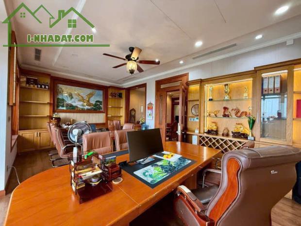 Biệt thự ngay cung đường ga T3 TSN ngang 7.5m 5 lầu có hầm T.máy 150m2 đường 6 làn 55 tỷ. - 3