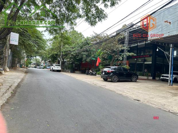 Bán đất góc 2 mặt tiền 1 sẹc đường Bùi Văn Hòa, An Bình; sổ hồng 214m2 ngang 7.2m giá 9 tỷ