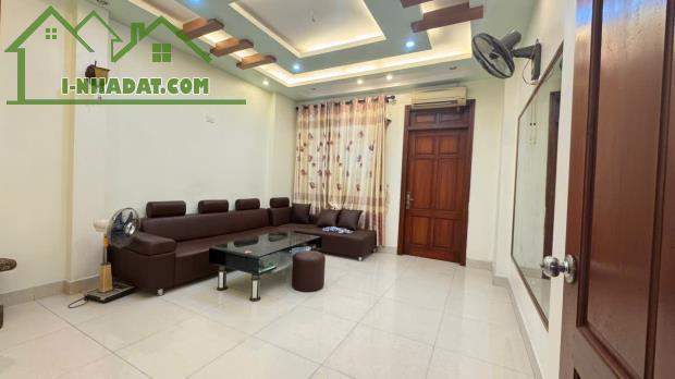 Mặt phố nguyên công hòa kinh doan sầm uất vỉa hè rộng rãi - 1