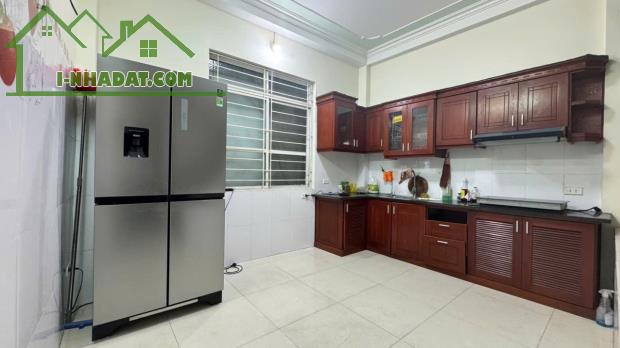 Mặt phố nguyên công hòa kinh doan sầm uất vỉa hè rộng rãi - 3