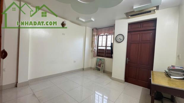 Mặt phố nguyên công hòa kinh doan sầm uất vỉa hè rộng rãi - 4