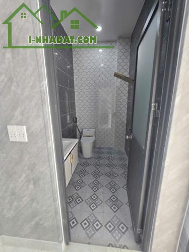 Bán villa sân vườn hồ bơi Long Thượng, Cần Giuộc dt550m2 , 3pn,2wc giá 5,6 tỷ - 2