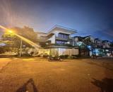 Biệt thự mặt phố - 240m2 –lô góc – Thang máy - mặt tiền 28m - mặt vườn hoa – giá siêu tốt