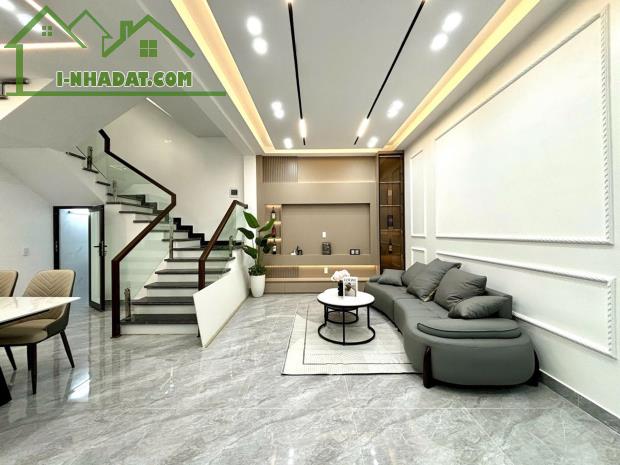 BÁN NHÀ PHỐ ĐÀ NẴNG NGÕ Ô TÔ ĐỔ CỬA MẶT TIỀN 6.8M CÔNG NĂNG ĐẦY ĐỦ GIÁ 3Tỷ 650.