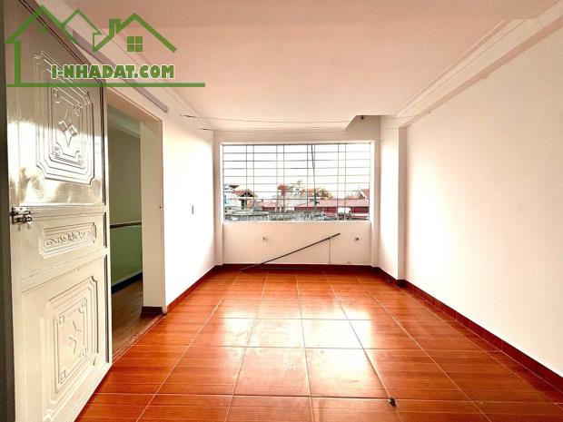 BÁN NHÀ PHỐ ĐÀ NẴNG NGÕ Ô TÔ ĐỔ CỬA MẶT TIỀN 6.8M CÔNG NĂNG ĐẦY ĐỦ GIÁ 3Tỷ 650. - 3