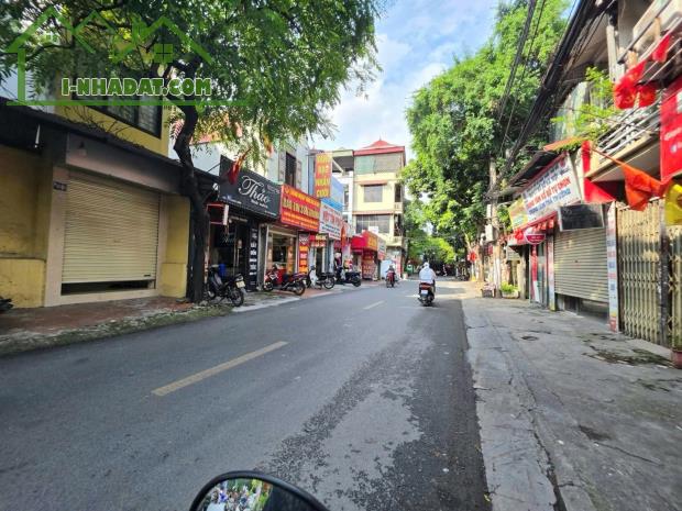 Nhỉnh 11 tỷ 50m2 đất mặt đường Phúc Diễn kinh doanh ô tô tránh