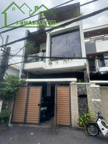 gia đình đang ở bán nhà riêng để chuyển nơi công tác. Nhà 3 tầng mới full nội thất xịn