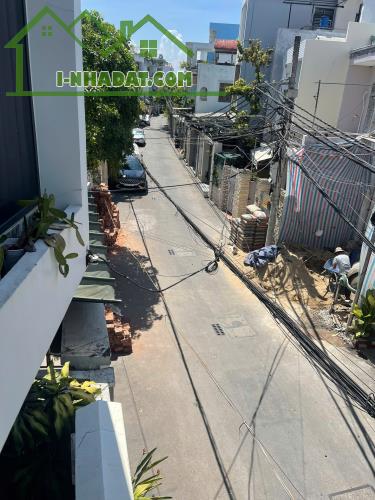gia đình đang ở bán nhà riêng để chuyển nơi công tác. Nhà 3 tầng mới full nội thất xịn - 2