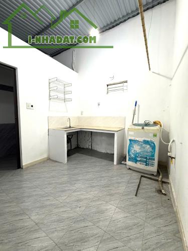 Bán nhà cấp 4 về ở luôn ngõ 25 Khúc Hạo - 1