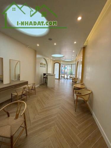 Nhà phố 3 lầu mặt tiền đường Trần Quang Khải gần sân vận động Cần Thơ - 26 tỷ - 2