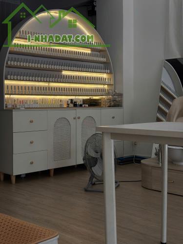 cần sang gấp mặt bằng vị trí siêu đẹp - 4