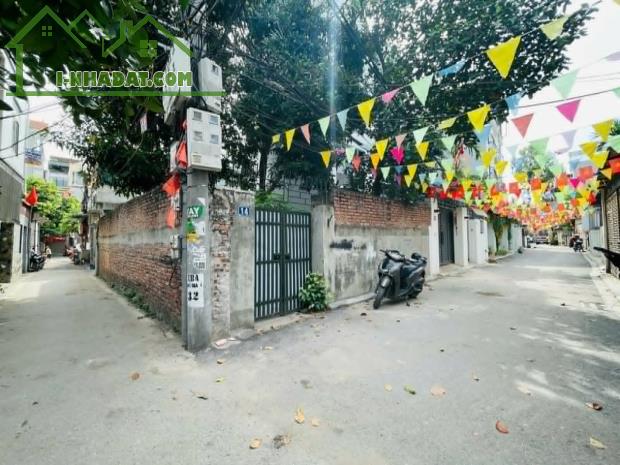 Bán đất bát khối 54M lô góc 2 mặt ngõ ô tô tránh long biên