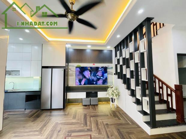 Trung Tâm Thạch Bàn Thang Máy Full Nội Thất Nhà Siêu Đẹp 🩷 - 3