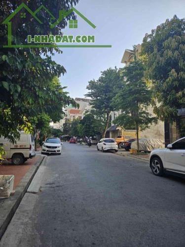 CÓ KHÁCH LÀ CHỐT - RẺ NHẤT KHU - ACE SẴN SÀNG HỌP CHỢ - ĐẤT PHÂN LÔ, VỈA HÈ, Ô TÔ ĐỖ CỬA, - 1
