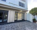 Nhà phố Chợ Cột Đèn có sân cổng và khe thoáng sau nhà